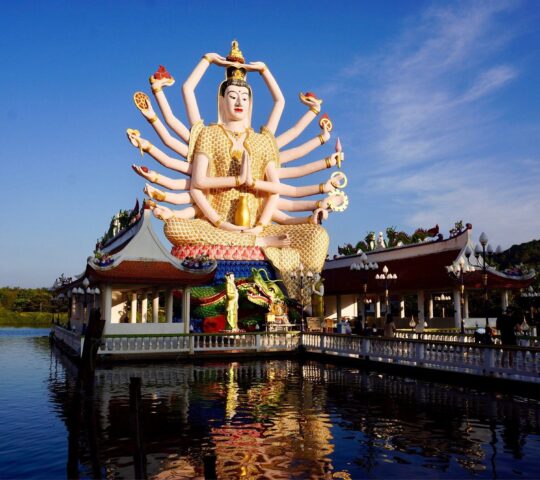 Big Buddha Temple (Wat Phra Yai)